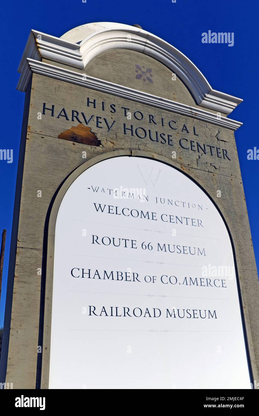 Das historische Harvey House Center in Barstow, Kalifornien, verfügt über einen Amtrak-Bahnhof, das Route 66 Museum, das Railroad Museum, das Welcome Center und die Handelskammer Stockfoto