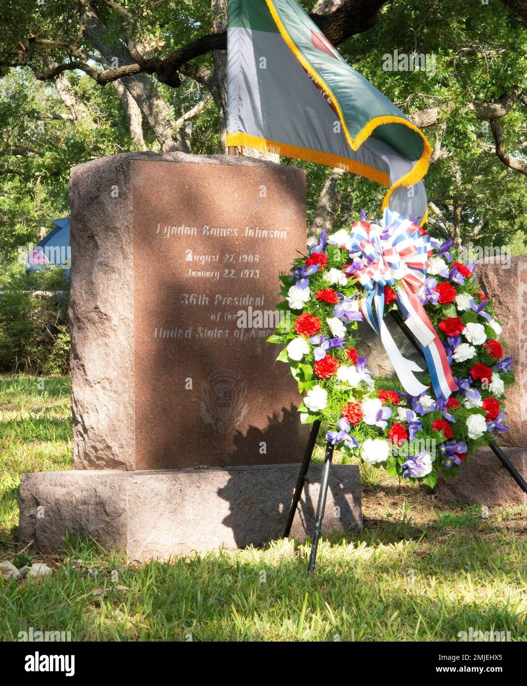 Der National Historical Park Service veranstaltete die 114. Jährliche Geburt von Präsident Lyndon B. Johnson mit einer Kranzlege-Zeremonie auf dem Johnson's Family Cemetery auf der LBJ Ranch in Johnson City, Texas, am 27. August 2022. Die Zeremonie setzt eine Tradition fort, die Claudia „Lady Bird“ Johnson 1973 begann. Stockfoto