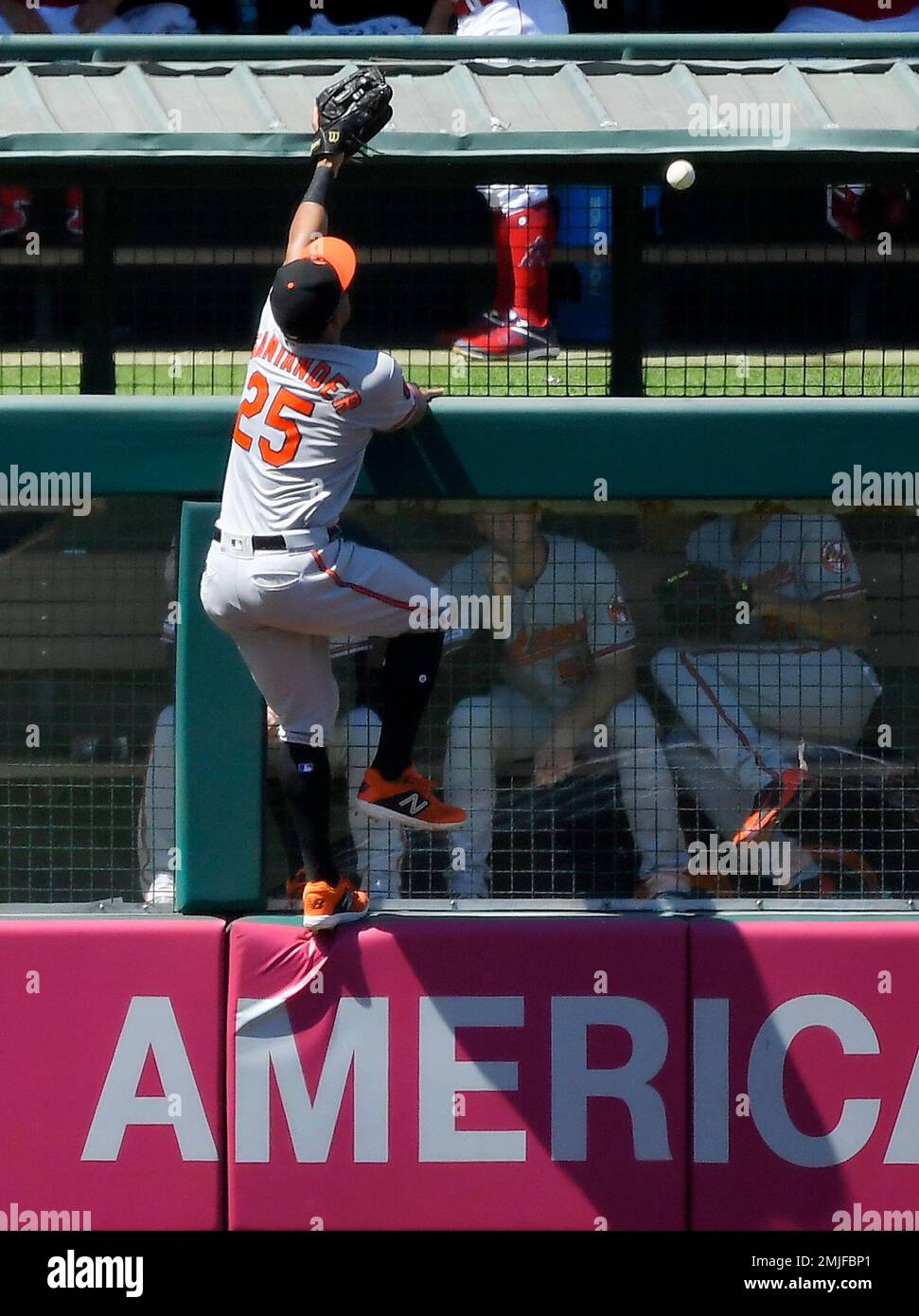 Baltimore Orioles left fielder Anthony Santander cannot reach a ball hit for a two-run home run by Los Angeles Angels' Albert Pujols during the sixth inning of a baseball game Sunday, July 28, 2019, in Anaheim, Calif. (AP Photo/Mark J. Terrill) Stockfoto