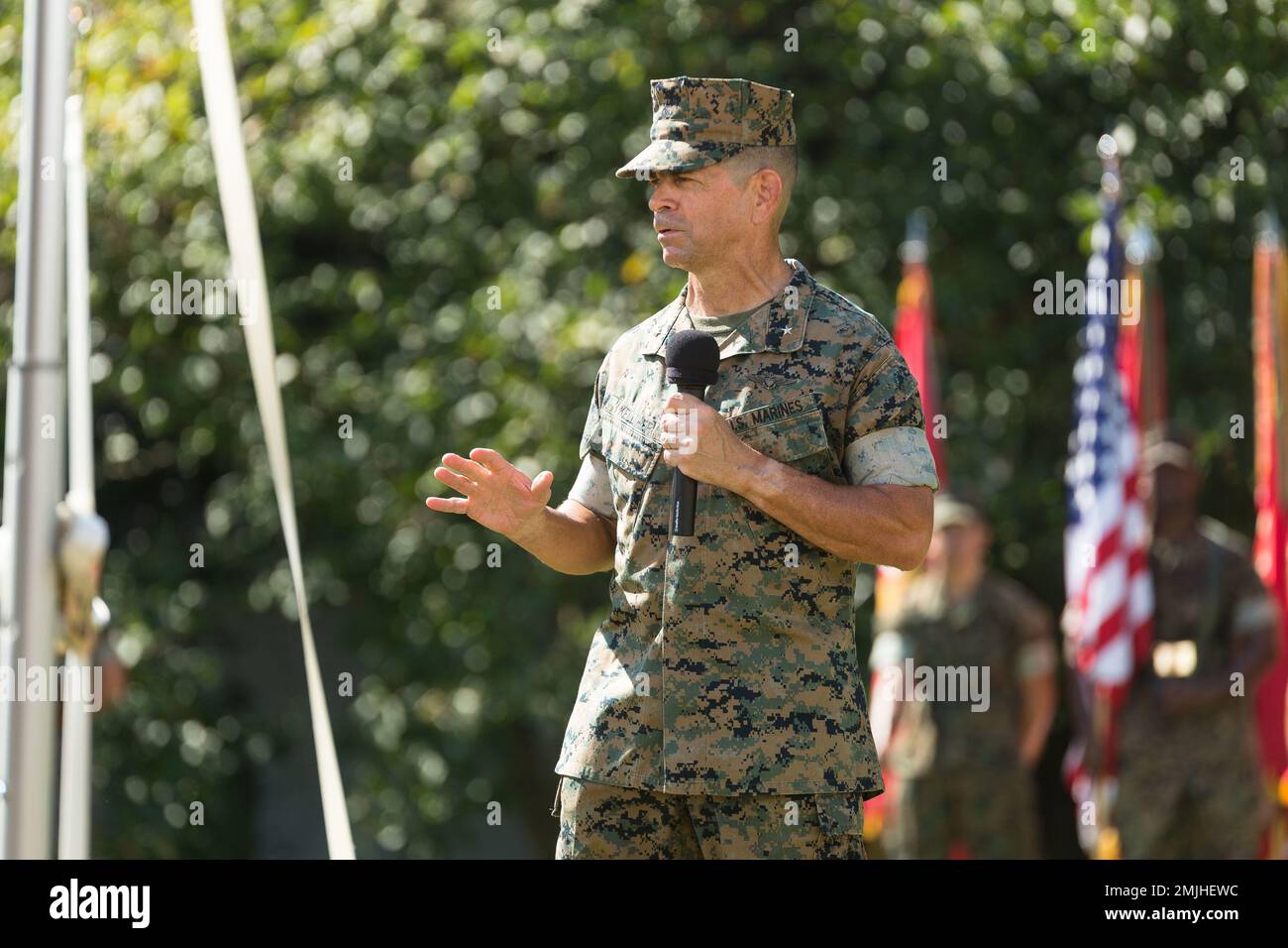 USA Gen. John F. Kelliher III, stellvertretender Befehlshaber der Marine Force, Atlantik, Marine Forces Command, Marine Forces Northern Command, spricht seine Dankbarkeit und Anerkennung für die Verantwortung aus, die er als kommissarischer Befehlshaber bei einer Zeremonie zum Kommandowechsel im Naval Station Norfolk Pennsylvania House, Virginia, 30. August 2022. Während der Zeremonie Brigade. General John F. Kelliher III, der scheidende Kommandeur, übergab seine Pflichten dem neuen Kommandeur Cavanaugh. Der Befehlshaber ist verantwortlich für die ordnungsgemäße Anstellung und Unterstützung der Streitkräfte und der Hinrichtung des Marine Corps Stockfoto