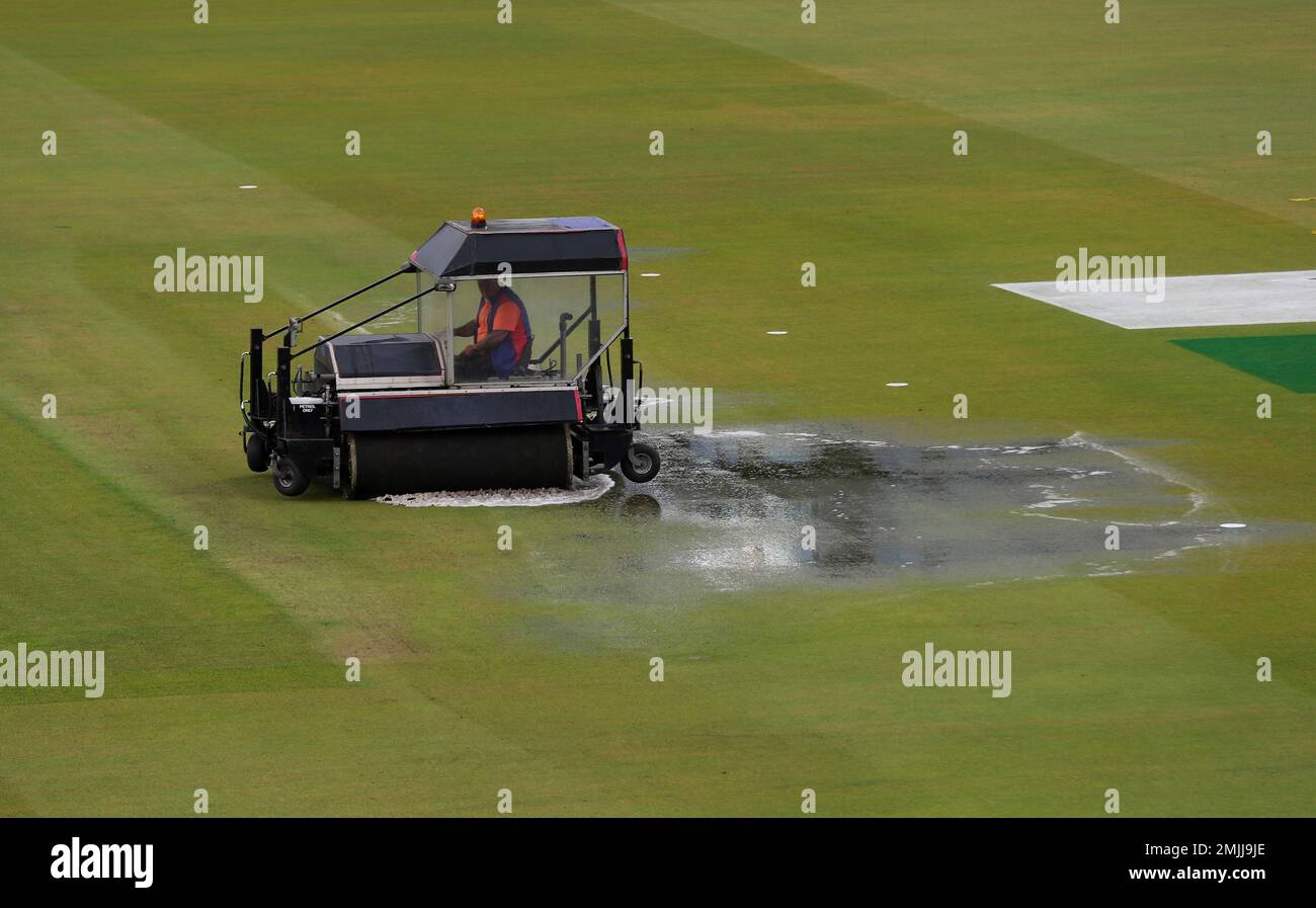 A super sopper is used to remove water after rain stopped play during the Cricket World Cup semi-final match between India and New Zealand at Old Trafford in Manchester, England, Tuesday, July 9, 2019. (AP Photo/Aijaz Rahi) Stockfoto