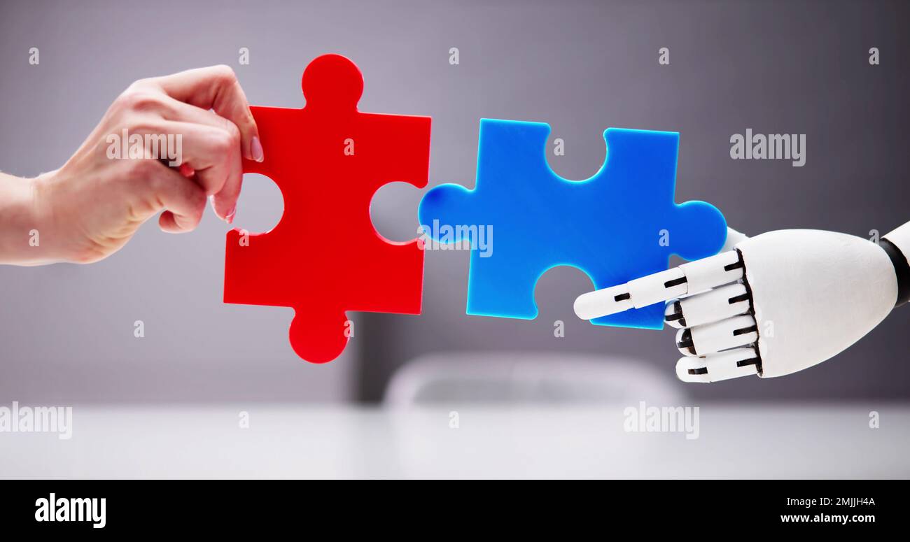 Rotes Und Blaues Puzzle Mit Roboter- Und Menschenhand Stockfoto