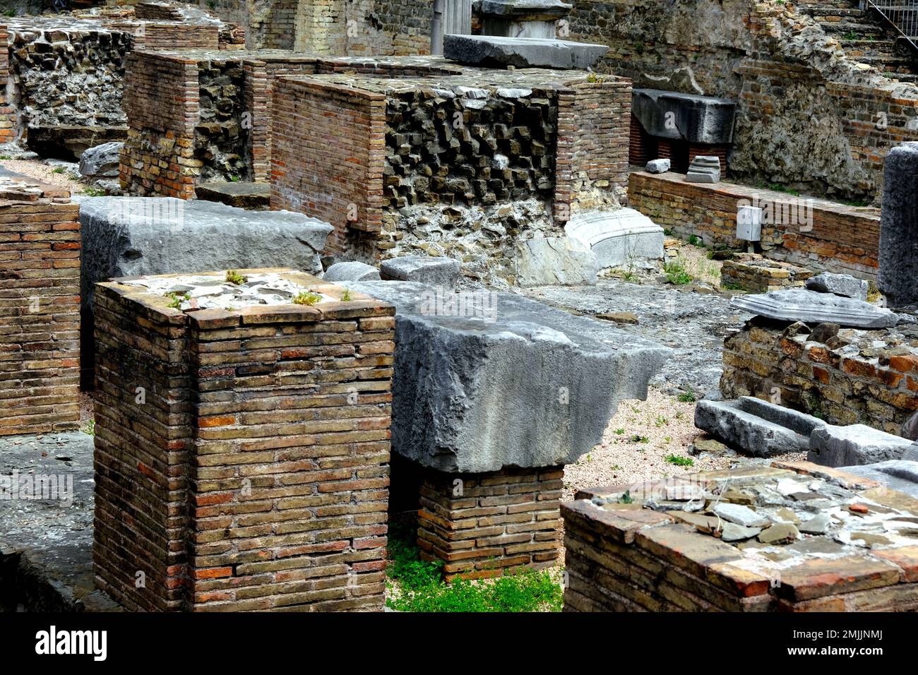 Überreste eines antiken römischen Theaters in Triest Italien Stockfoto