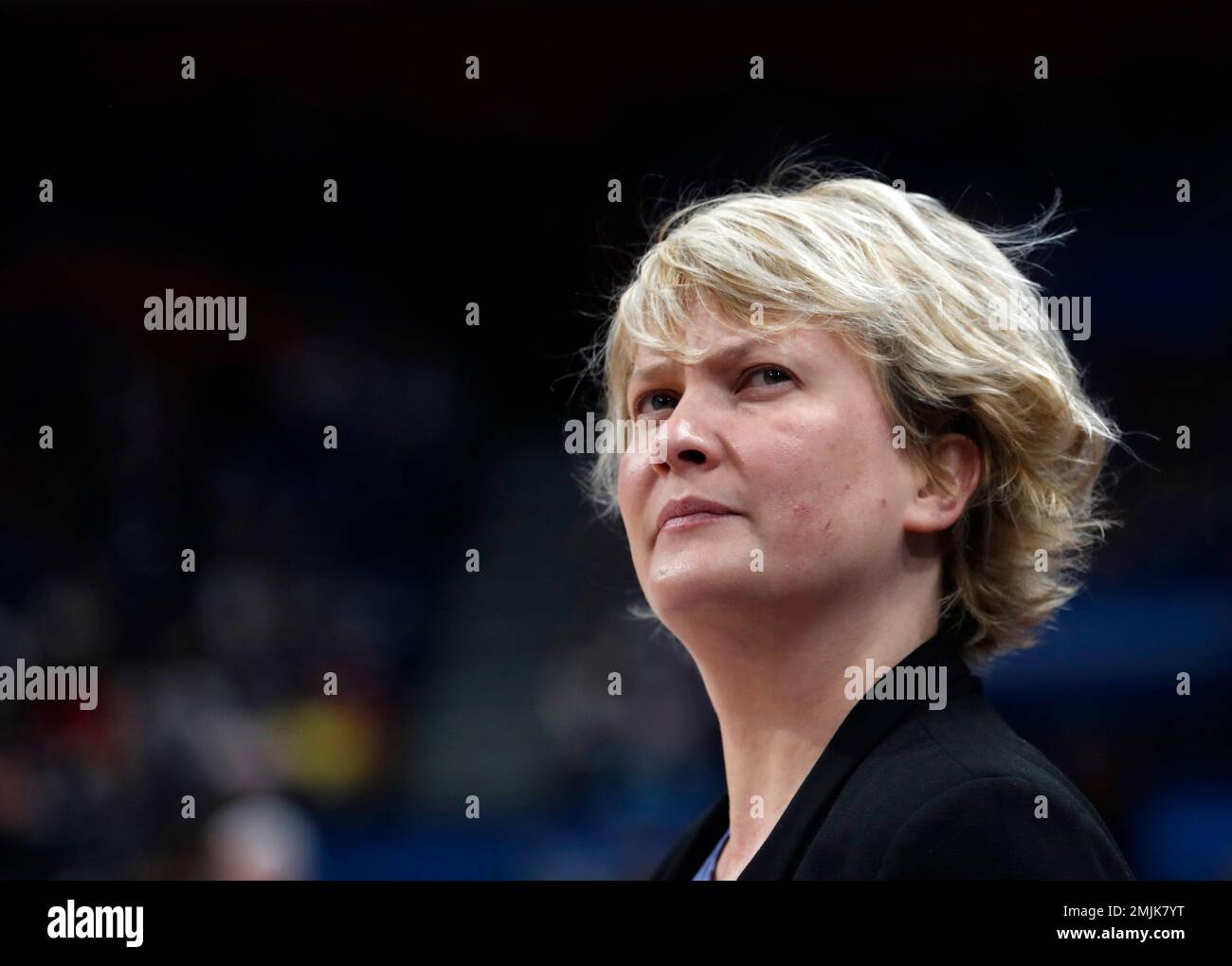 Serbia coach Marina Maljkovic looks out during the Women's 2019 Eurobasket European Basketball Championship quarterfinal match between Serbia and Sweden in Belgrade, Serbia, Thursday, July 4, 2019. (AP Photo/Darko Vojinovic) Stockfoto