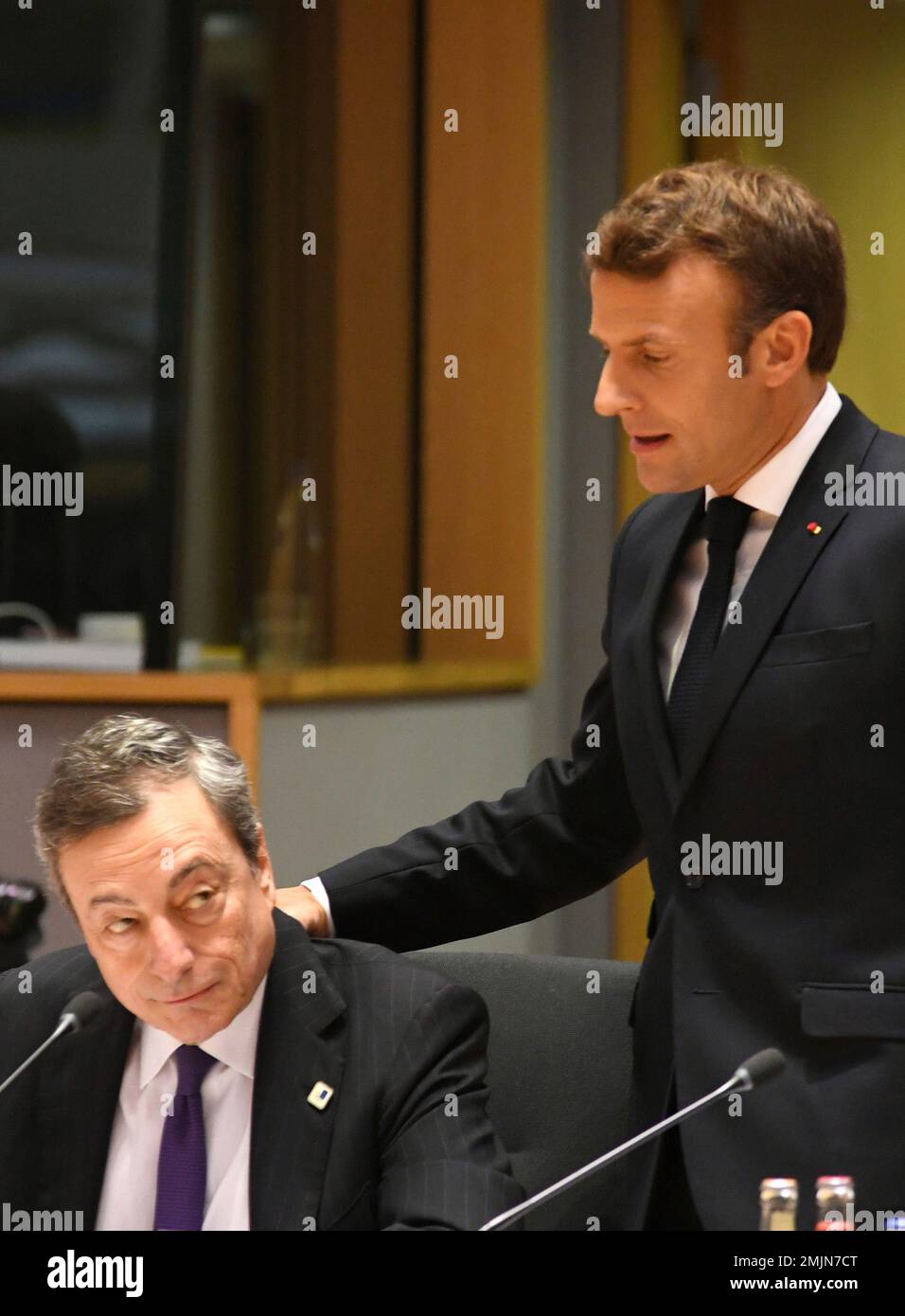 French President Emmanuel Macron, right, speaks with European Central Bank President Mario Draghi during a round table meeting at an EU summit in Brussels, Friday, June 21, 2019. EU leaders conclude a two-day summit on Friday in which they will discuss the euro-area. (AP Photo/Riccardo Pareggiani) Stockfoto