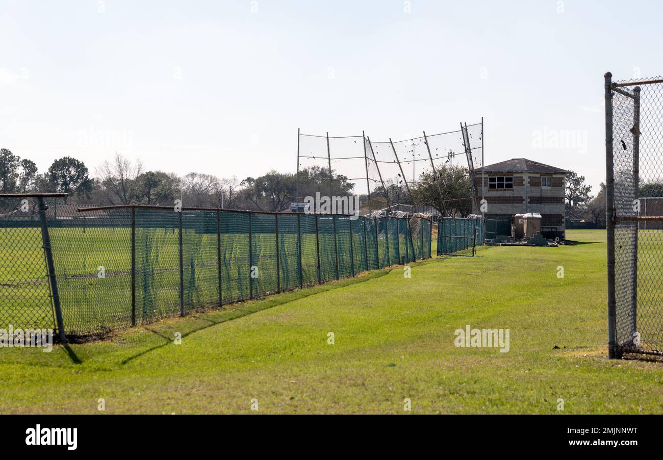 Houston, USA. 26. Januar 2023. Tornado-Schäden an einem Baseballfeld in einer Schule in Houston, TX, am 26. Januar 2023. Ein Tornado der EF-3 wurde durch Pearland, Houston, Pasadena, Deer Park und Baytown gerissen. Texas am Dienstag, den 24. Januar 2023. Obwohl es erhebliche Schäden gab, gab es keine schweren Verletzungen oder Todesfälle. (Foto: Jennifer Lake/SIPA USA) Guthaben: SIPA USA/Alamy Live News Stockfoto