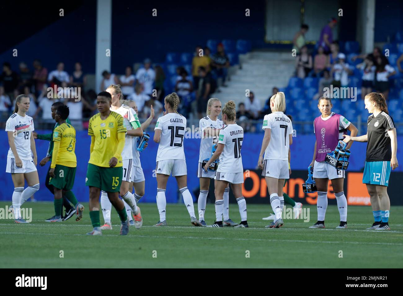 Germany players celebrate at the end of the Women's World Cup Group B soccer match between South Africa and Germany at the Stade de la Mosson in Montpellier, France, Monday, June 17, 2019. (AP Photo/Claude Paris) Stockfoto