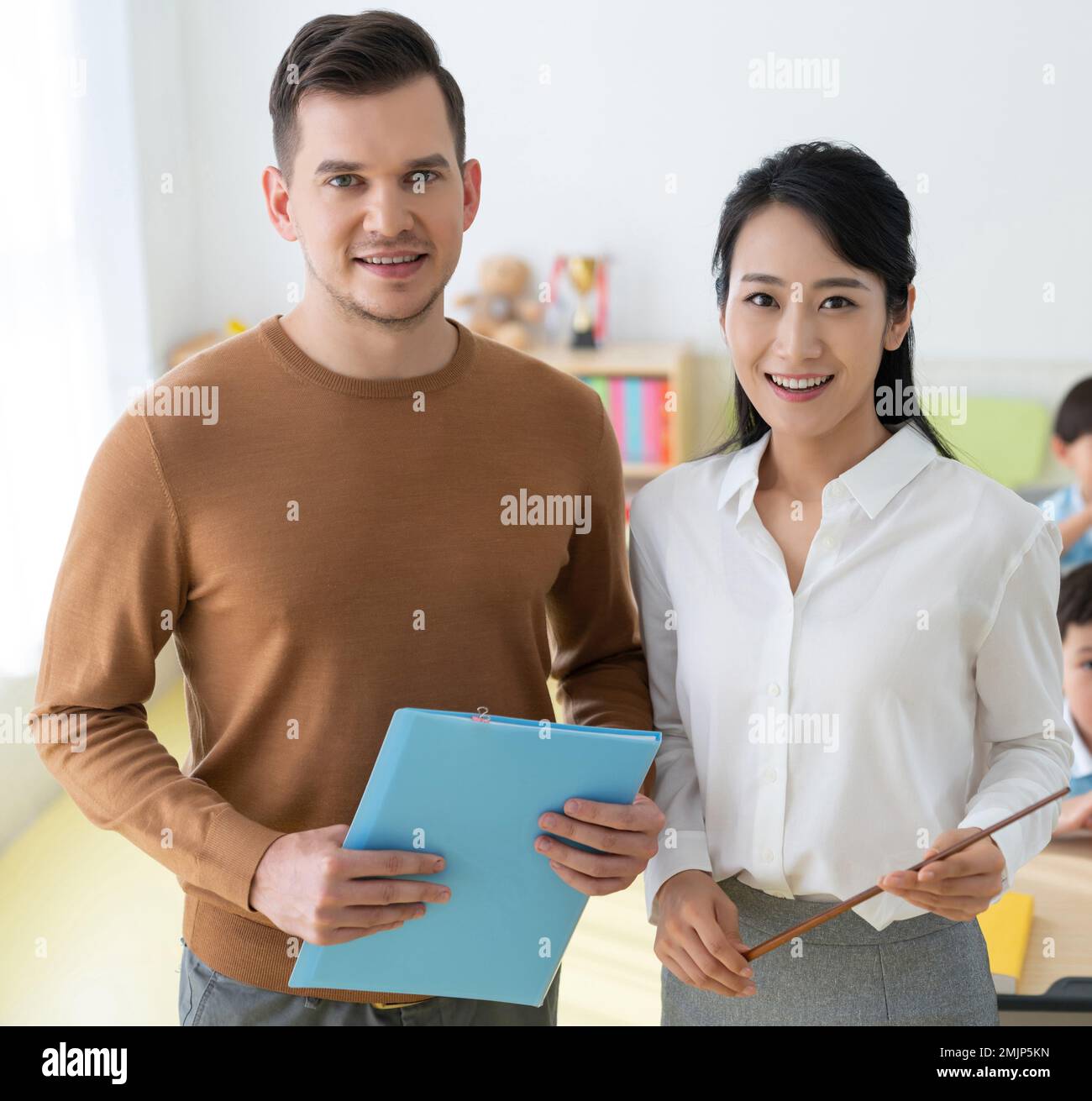 Der Lehrer in der Klasse Stockfoto