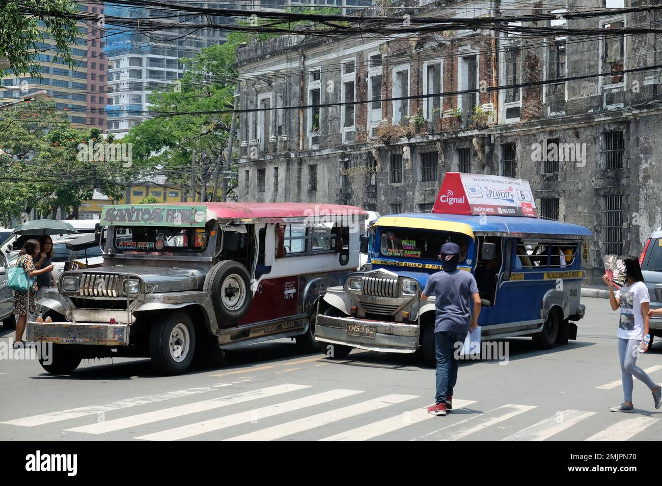 Philippines Manila - farbenfroher alter Jeepney Stockfoto