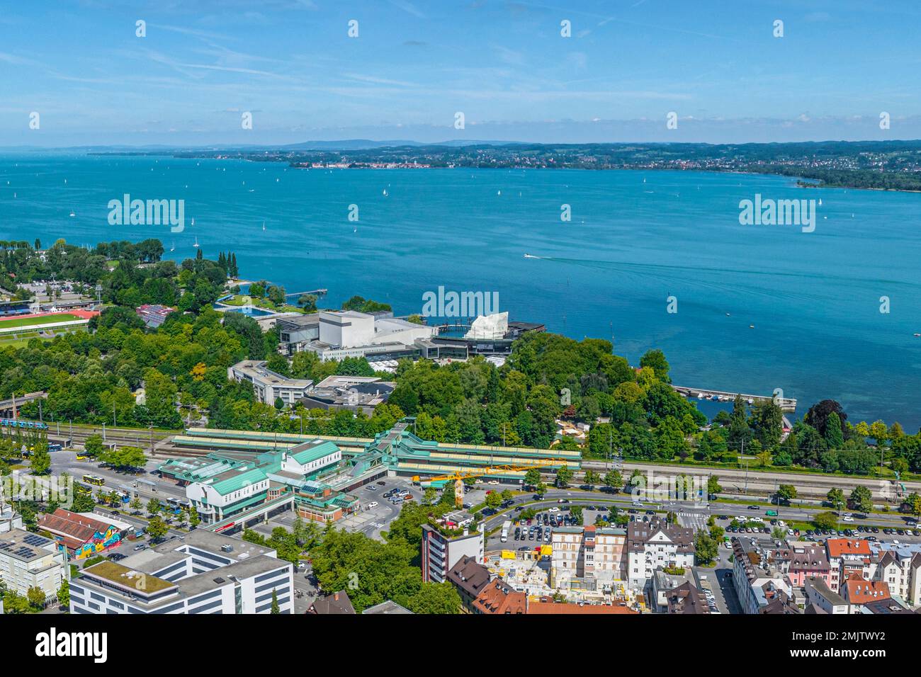 Luftaufnahme in die Innenstadt von Bregenz am Bodensee, der Hauptstadt des österreichischen Bundesstaates Vorarlberg Stockfoto