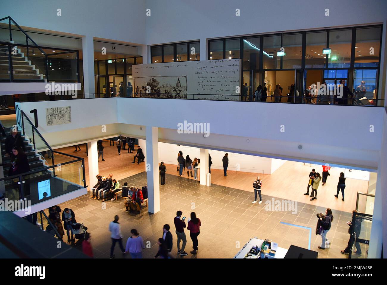 Amsterdam, Niederlande. Januar 2023. Die Haupthalle des Vincent van Gogh Museums in Amsterdam. Hochwertiges Foto Stockfoto