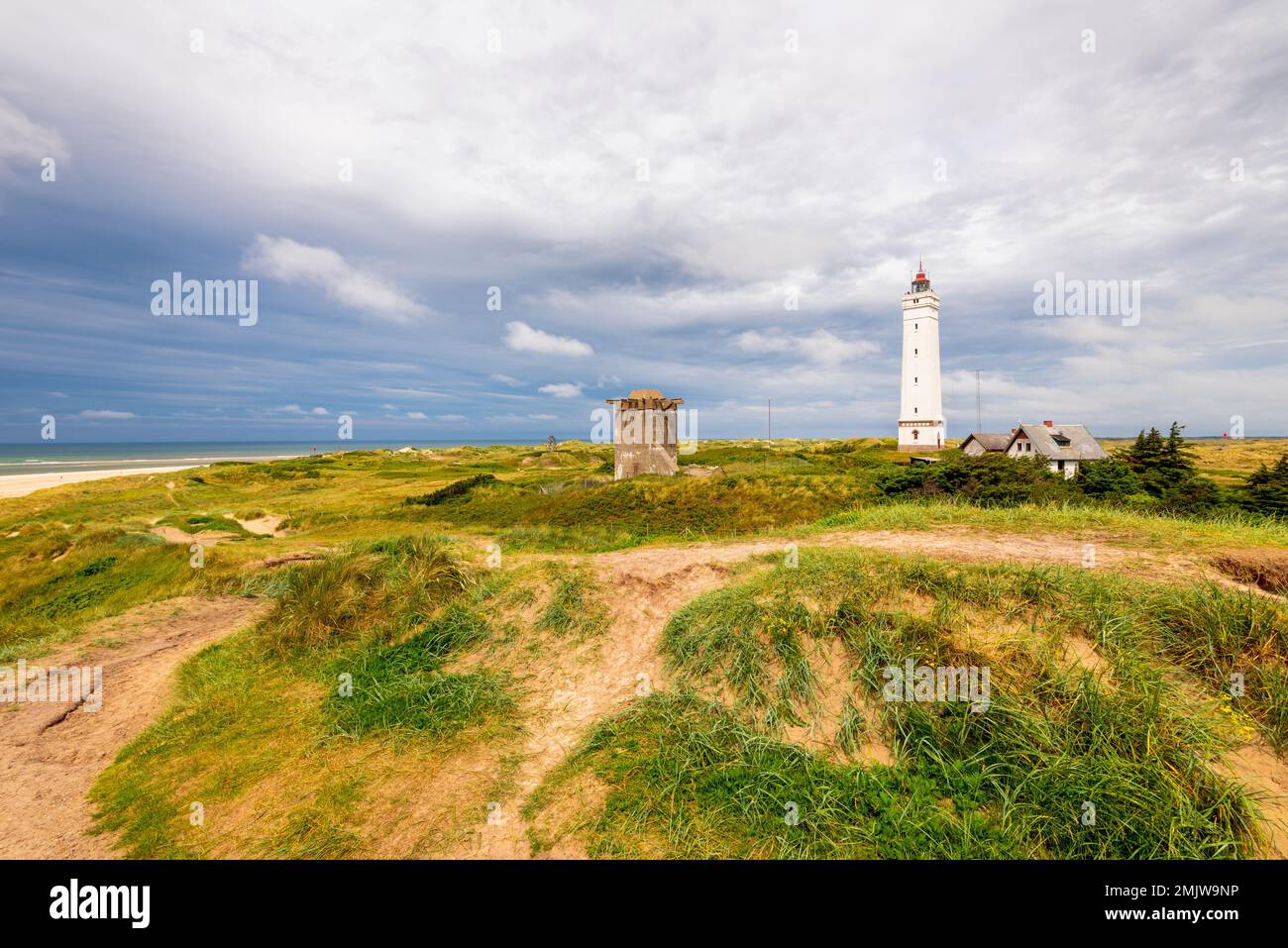 Der Blavand Lighthouse befindet sich in Blavandshuk, in der Nähe von Esbjerg, Dänemark, und wurde 1900 erbaut. Blavandshuk ist der westlichste Punkt Dänemarks. Stockfoto