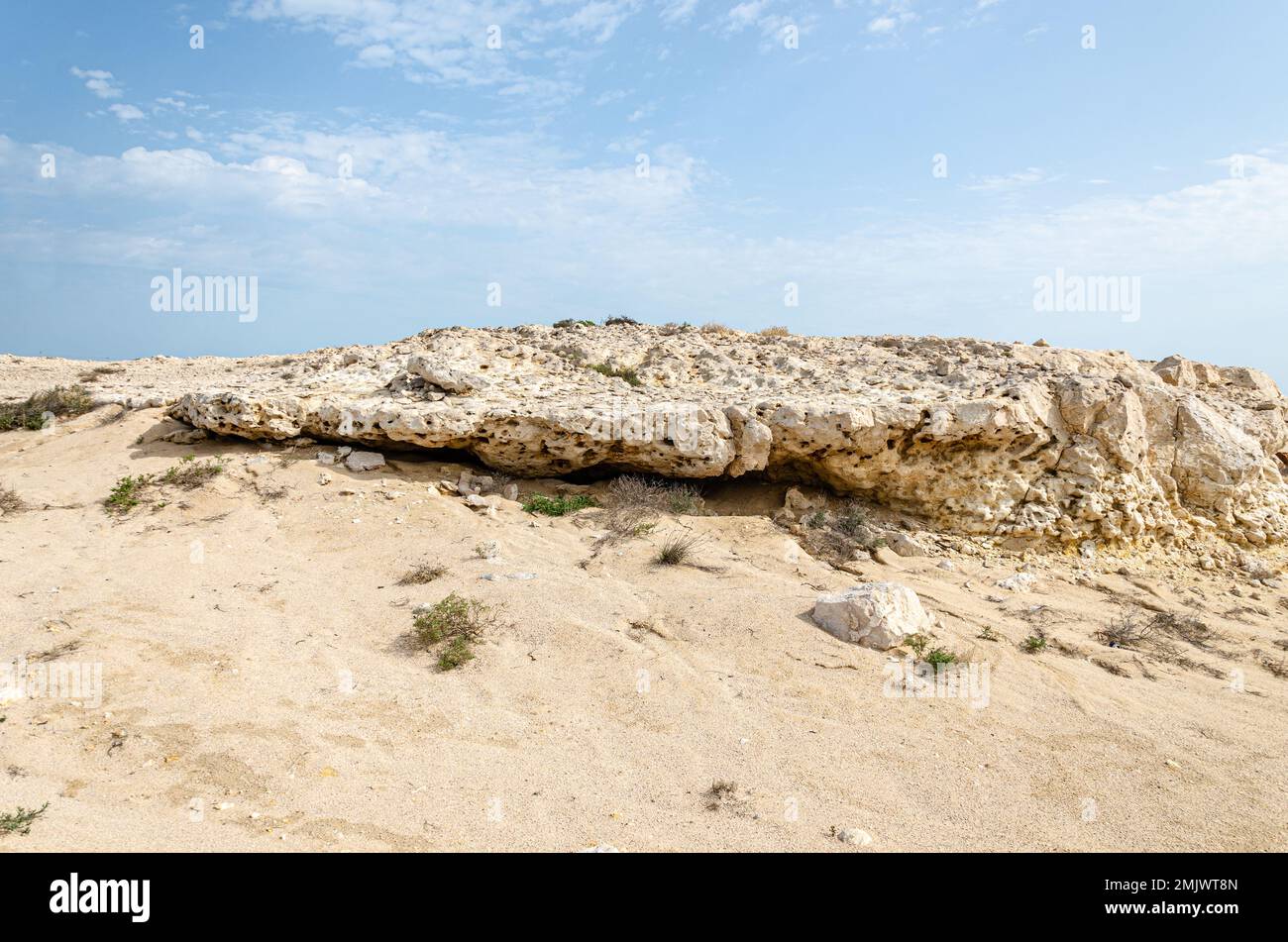 Kalksteinhügel auf Purple Island bei Al Khor in Katar Stockfoto