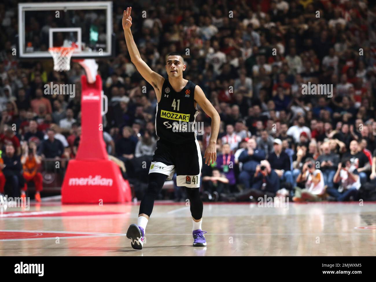 Belgrad, Serbien, 27. Januar 2023. Yam Madar von Partizan Mozzart Bet Belgrad reagiert während des EuroLeague-Spiels der Turkish Airlines 2022/2023 zwischen Crvena Zvezda mts Belgrad gegen Partizan Mozzart Bet Belgrad in der Aleksandar Nikolic Hall in Belgrad, Serbien. 27. Januar 2023. Kredit: Nikola Krstic/Alamy Stockfoto