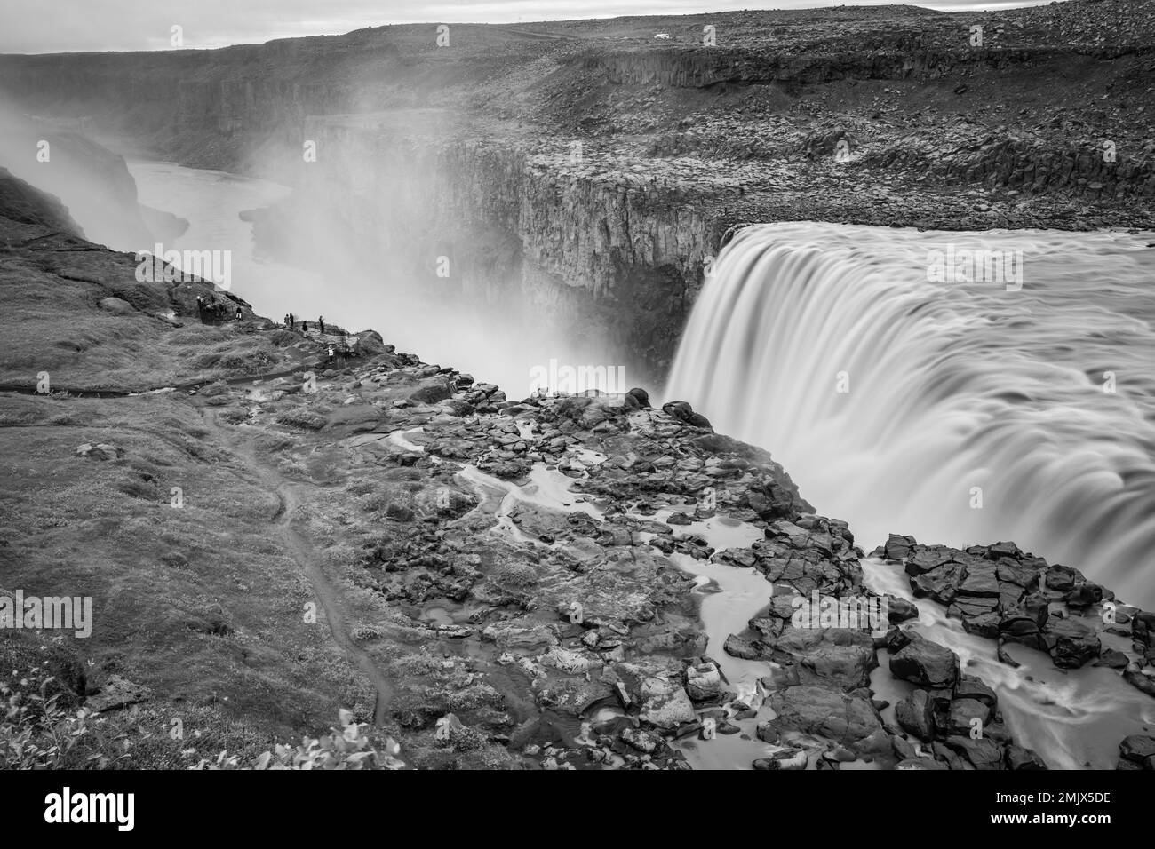 Dettifoss Wasserfall, Island. Schwarz-Weiß abstraktes, lang belichtetes Traumbild eines der größten Wasserfälle in Europa. Berühmtes Wahrzeichen Stockfoto
