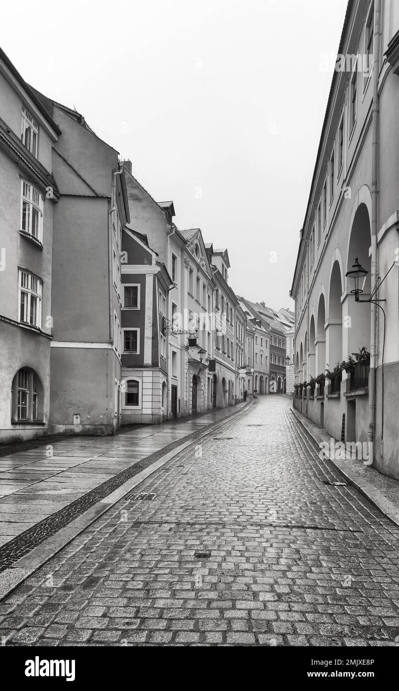 Kopfsteinpflasterstraße der Stadt Görlitz im Winter. Stockfoto