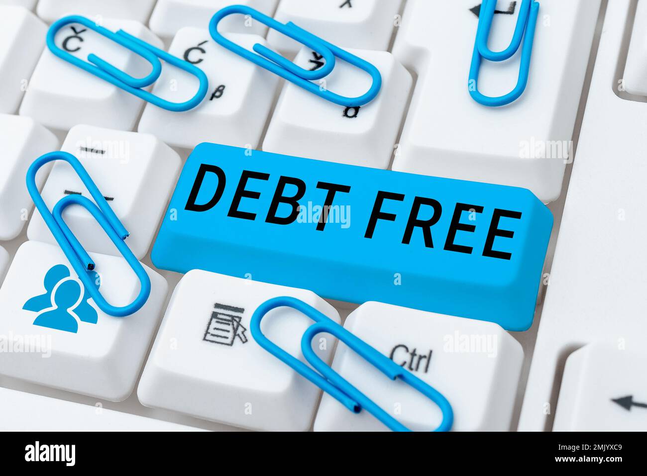 Schreiben mit dem Text „Debt Free“. Das Wort für finanzielle Freiheit, die kein Geld schuldet, erfolgreiches Geschäft Stockfoto