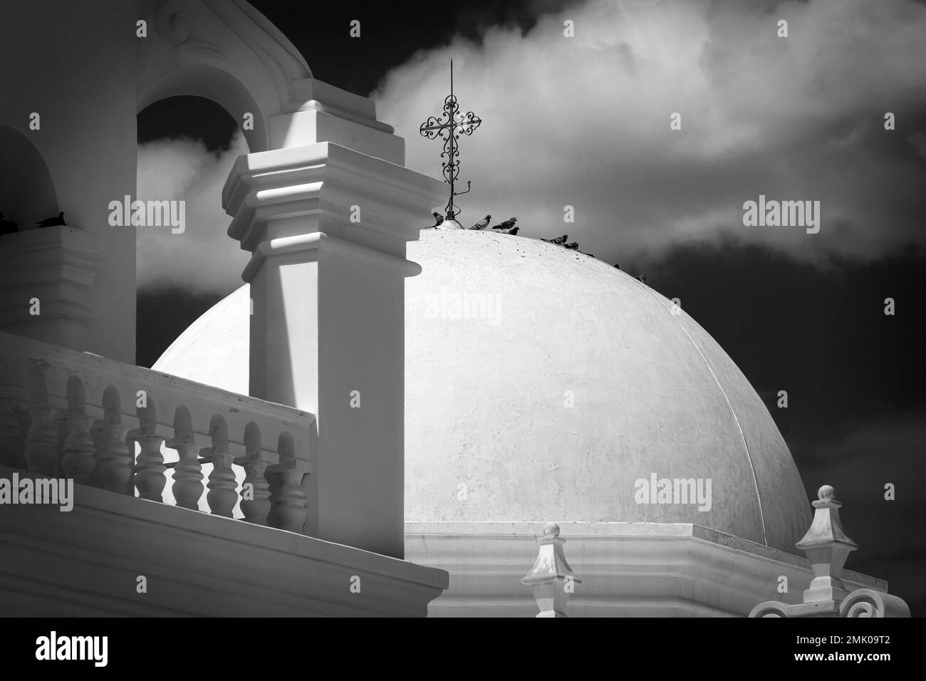 Die spanische Mission San Xavier del Bac, erbaut im Jahr 1797 und immer noch in der Nähe von Tucson, Arizona. Stockfoto