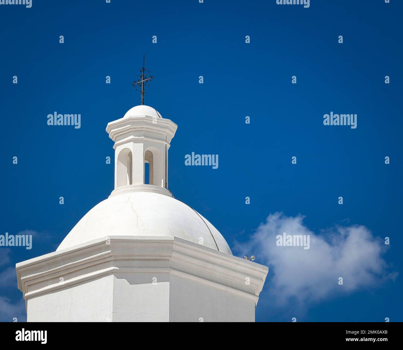 Der fertiggestellte Kirchturm der spanischen Mission, San Xavier del Bac, erbaut 1797 in der Nähe von Tucson, Arizona. Stockfoto