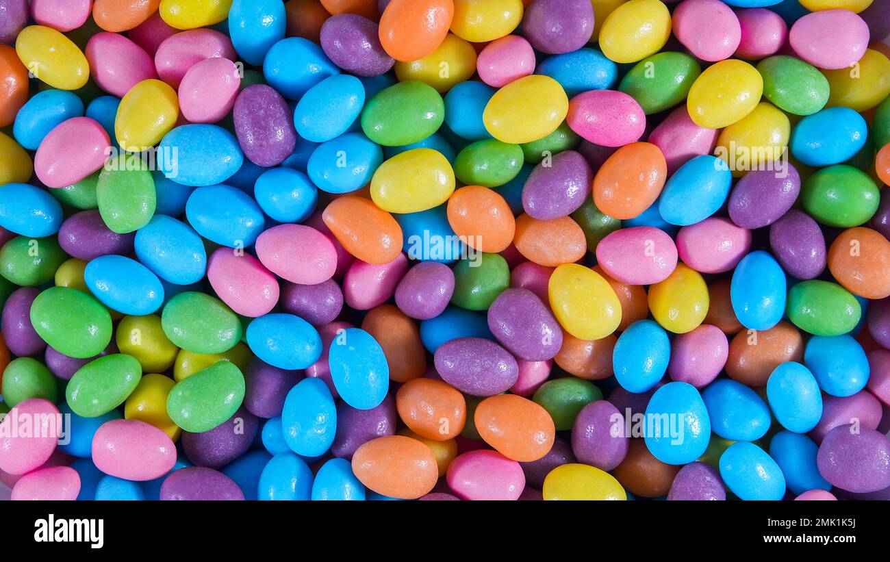 Hintergrund von bunten Süßigkeiteneiern aus Jelly Bean Stockfoto