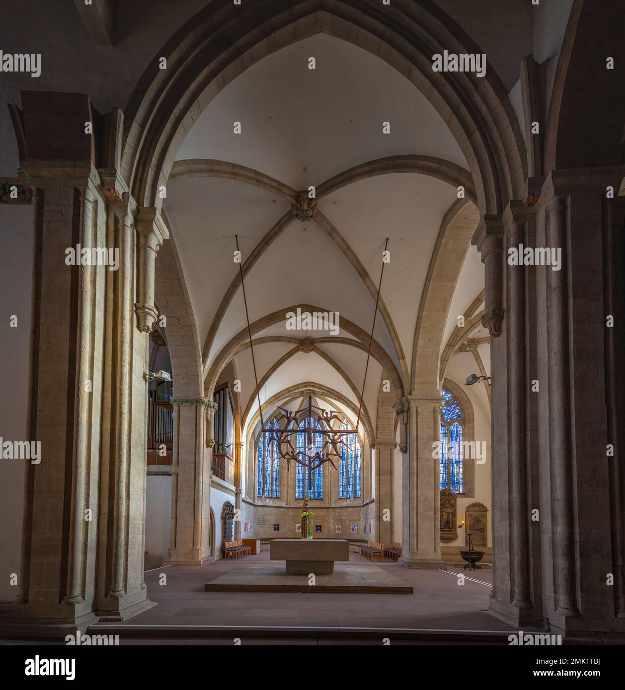 Brunswick, Deutschland - 15. Januar 2020: St. Hauptaltar Der Magni-Kirche Im Inneren - Braunschweig, Niedersachsen, Deutschland Stockfoto