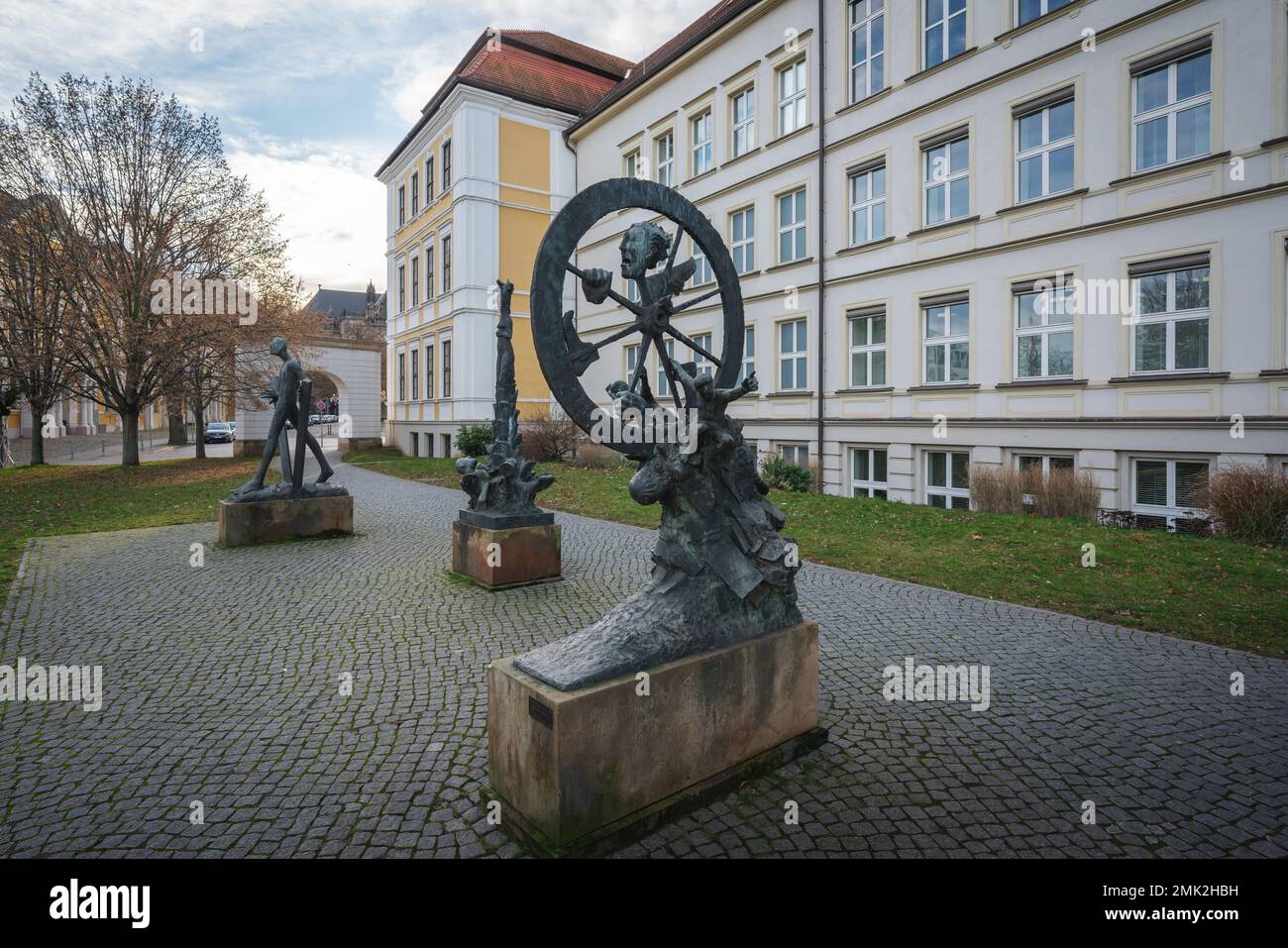 Space Time Matter (Raum Zeit Materie) Sculpture Group von Heinrich Apel, 1988 - Magdeburg, Sachsen-Anhalt, Deutschland Stockfoto