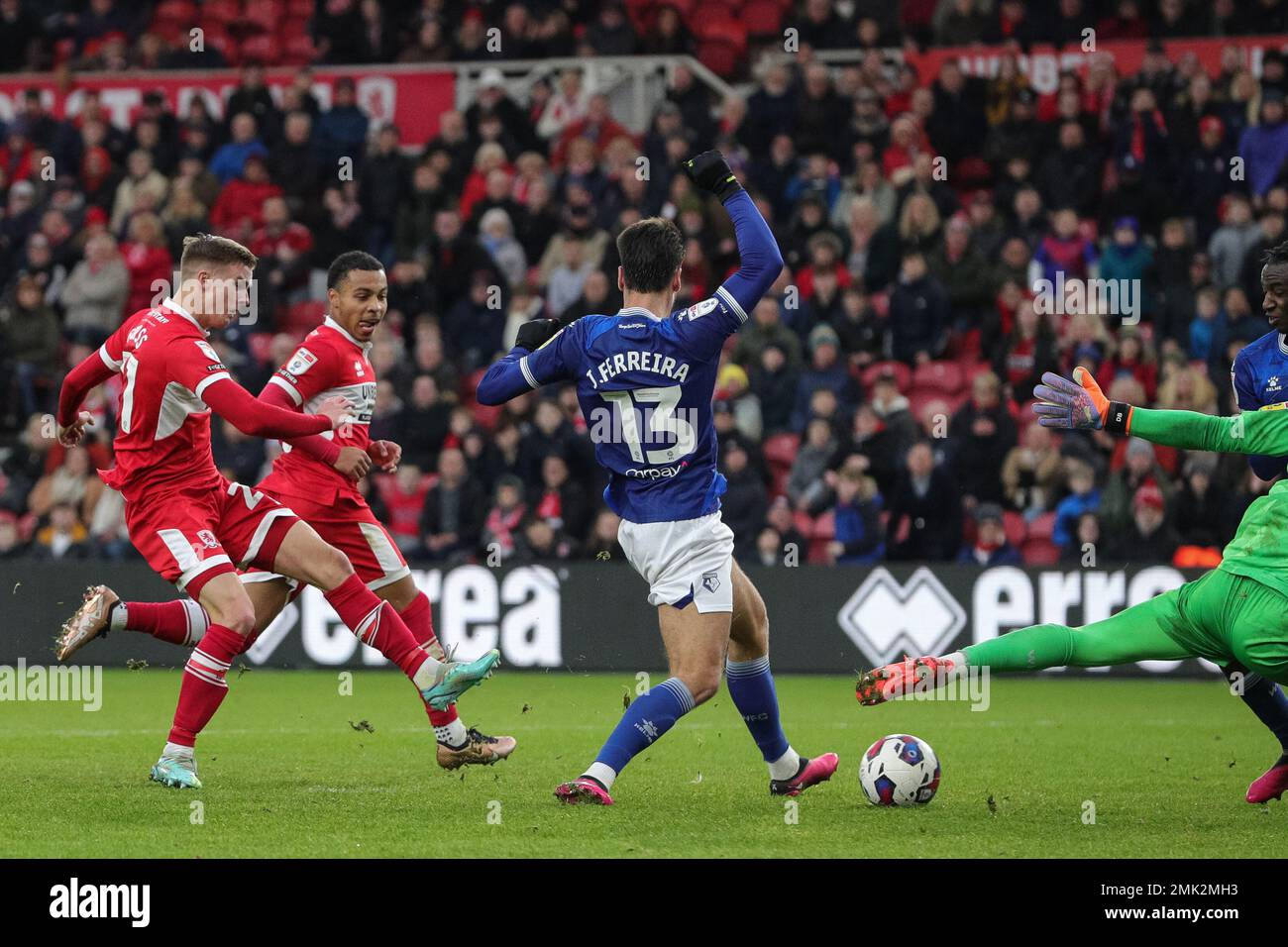 Marcus Forss #21 von Middlesbrough schießt und schießt beim Sky Bet Championship-Spiel Middlesbrough vs Watford im Riverside Stadium, Middlesbrough, Großbritannien, 28. Januar 2023 ein Tor, um es auf 2-0 zu schaffen (Foto: James Heaton/News Images) Stockfoto