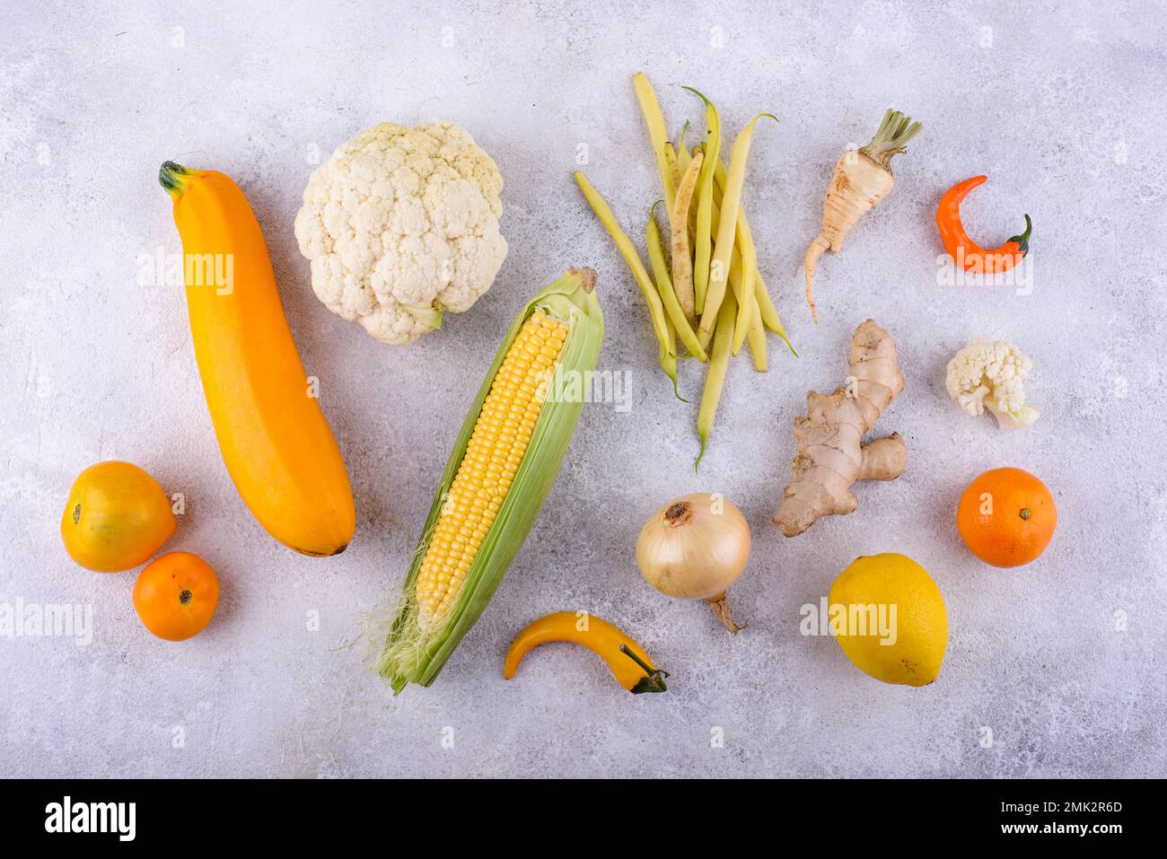 Set aus gelben Gemüse und Früchten Stockfoto