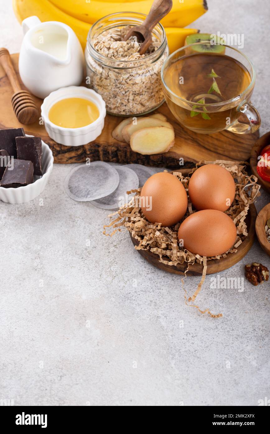Sortiment von Produkten, die Melatonin enthalten Stockfoto