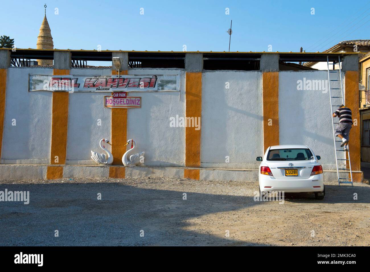 Parkplatz im nördlichen Teil der Altstadt von Nikosia. Stockfoto