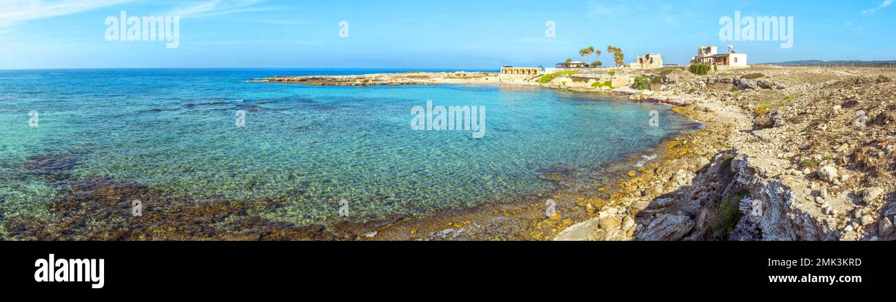 Das Hotel und Restaurant 'Oasis at Ayfilon' auf der Halbinsel Karpaz im Osten Zyperns.Horizont Stockfoto