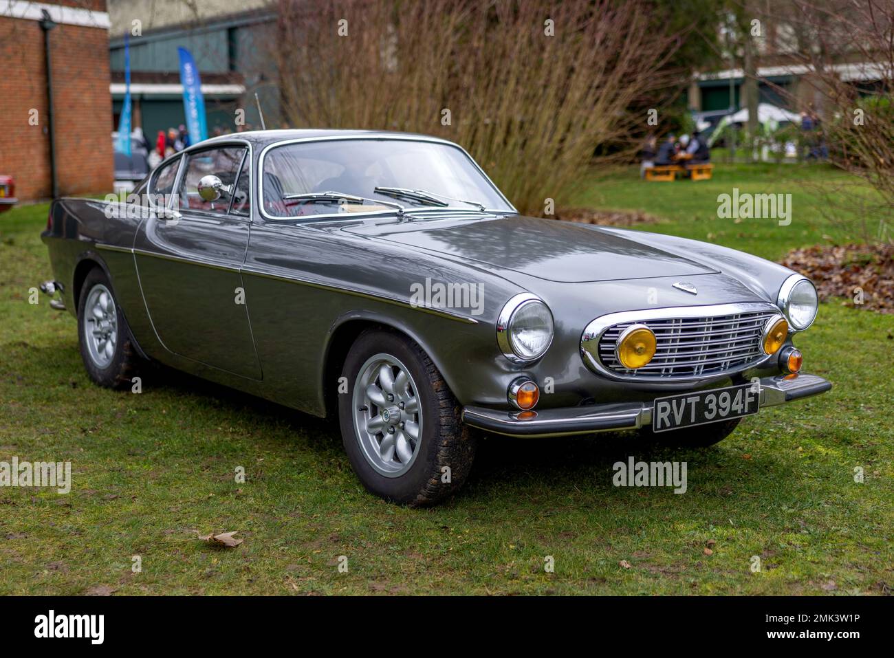 1968 Volvo P1800 „RVT 394F“ auf der Januar-Scramble im Bicester Heritage am 8. Januar 2023. Stockfoto