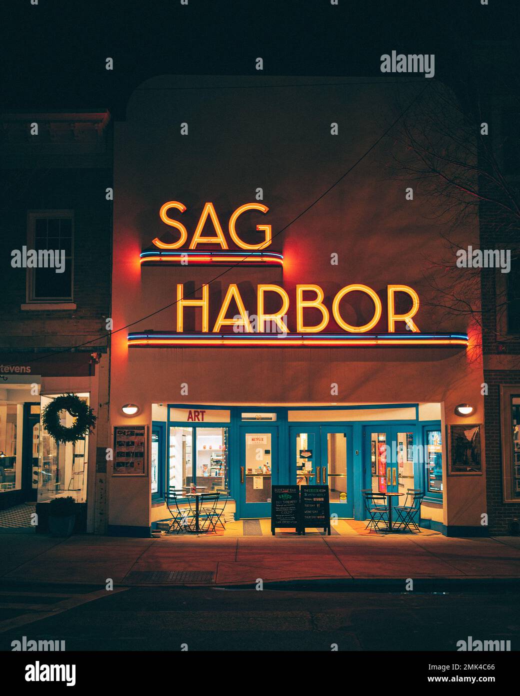 Sag Harbor Cinema-Schild bei Nacht, Sag Harbor, New York Stockfoto