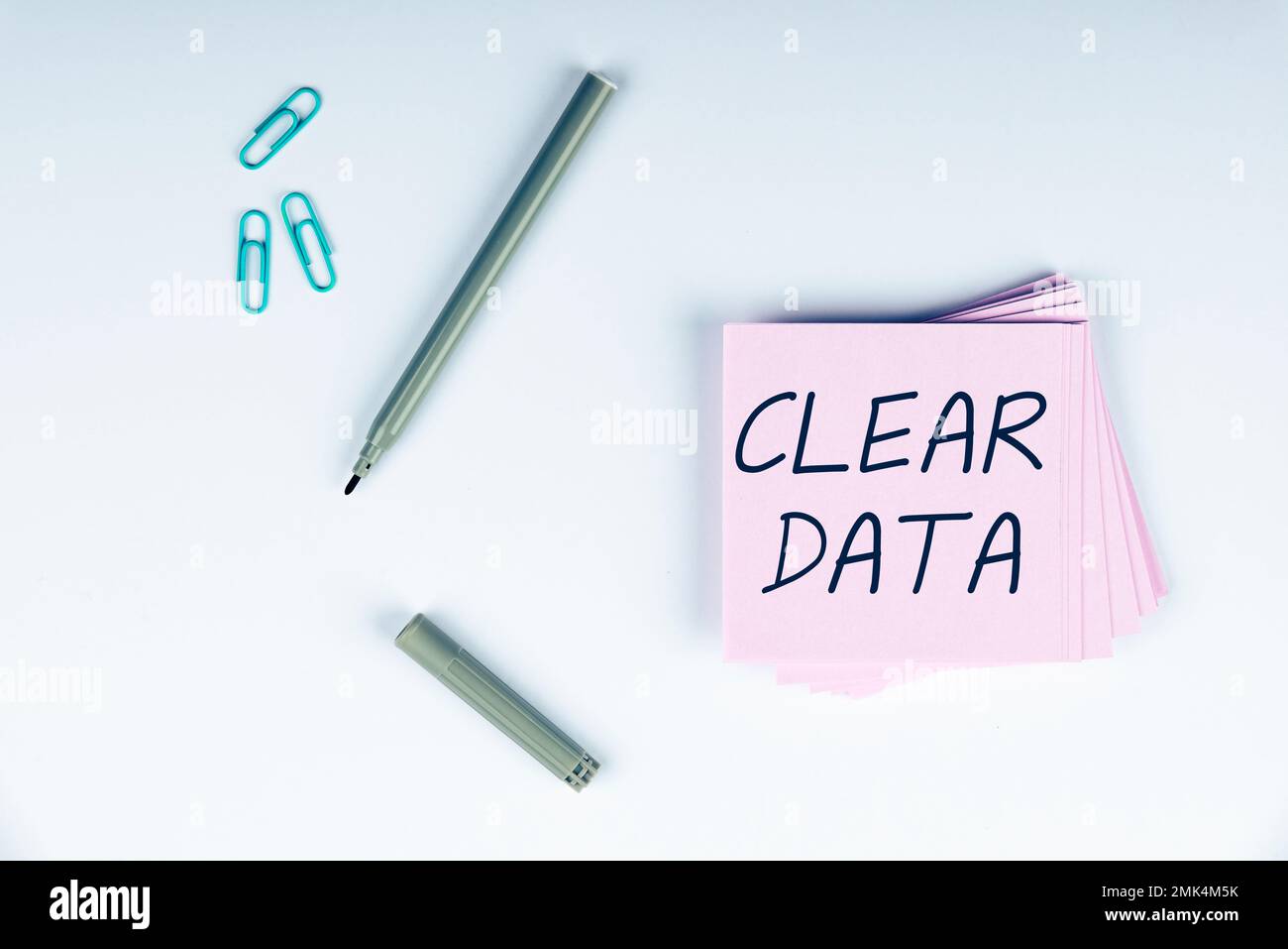 Handschriftliches Schild Clear Data. Wort, das zum Entfernen unerwünschter Daten oder Informationen auf einer Speicherplatte geschrieben wurde Stockfoto