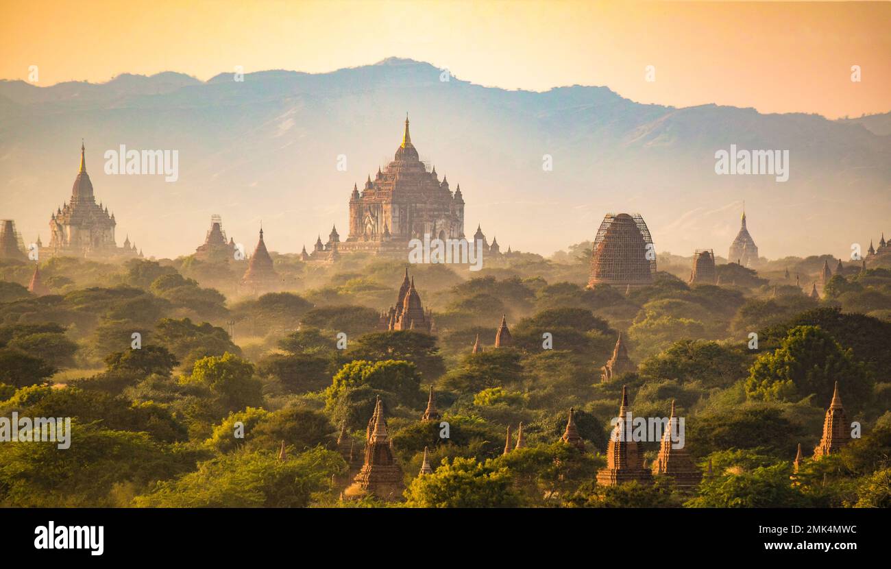 Bagan bei Tagesanbruch Stockfoto