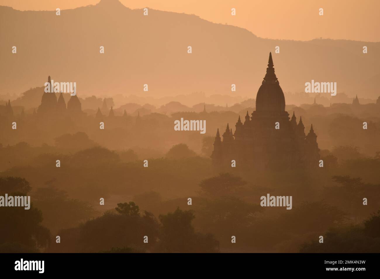 Sonnenuntergang in Bagan Stockfoto
