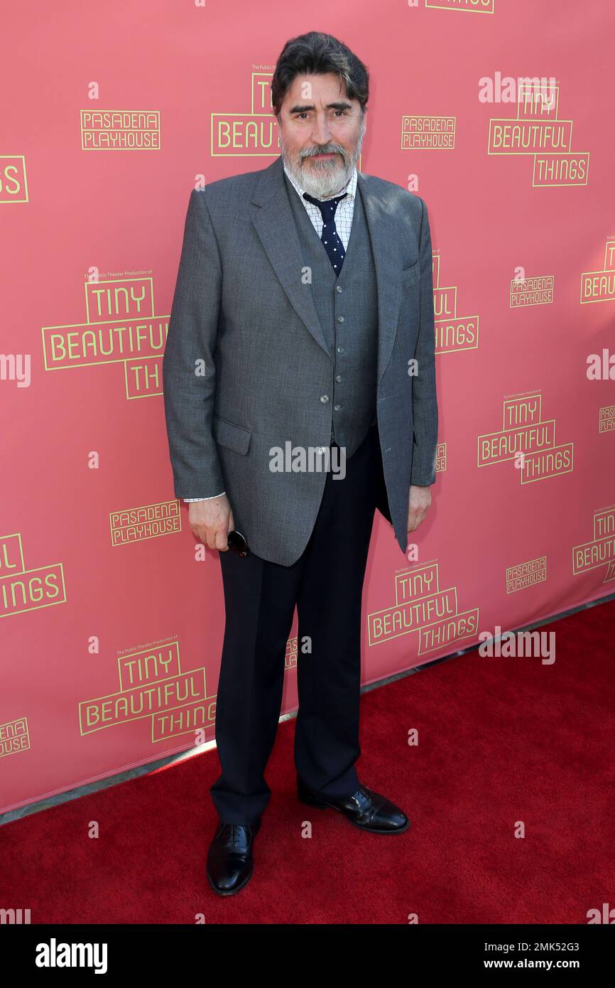 Alfred Molina arrives at the opening night of "Tiny Beautiful Things" at the Playhouse Pasadena on Sunday, April 14, 2019, in Pasadena, Calif. (Photo by Willy Sanjuan/Invision/AP) Stockfoto