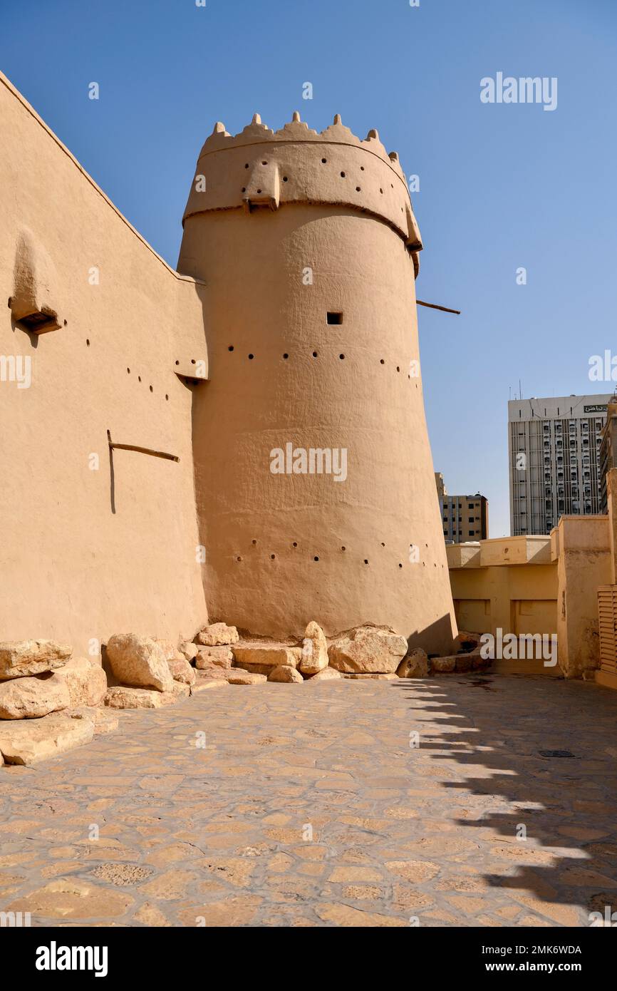 Turm des Al Masmak Fort, historische Festung aus dem Jahr 1865, Riad, Saudi-Arabien Stockfoto