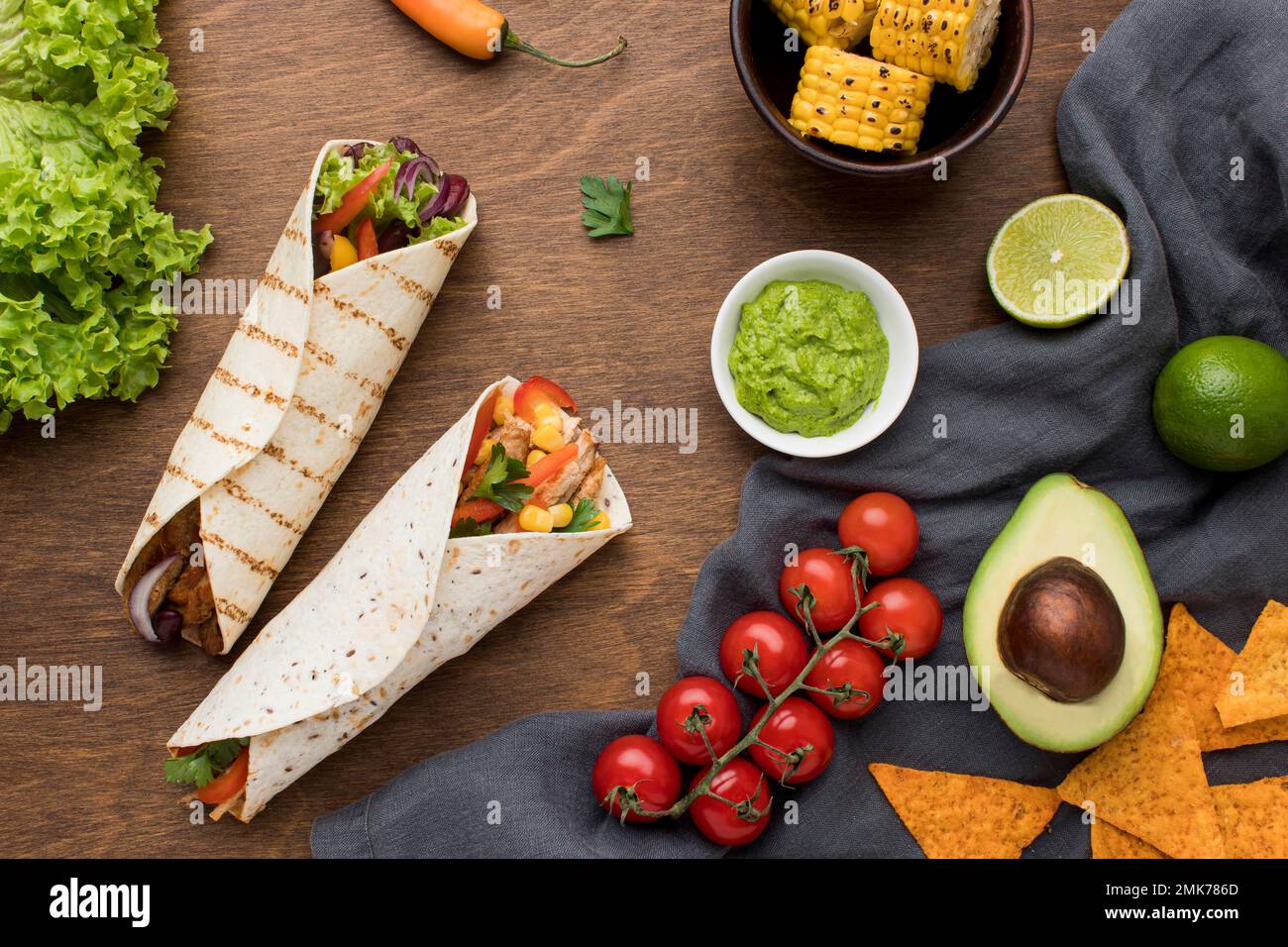 Top View köstliches mexikanisches Essen mit Guacamole. Hochauflösendes Foto Stockfoto