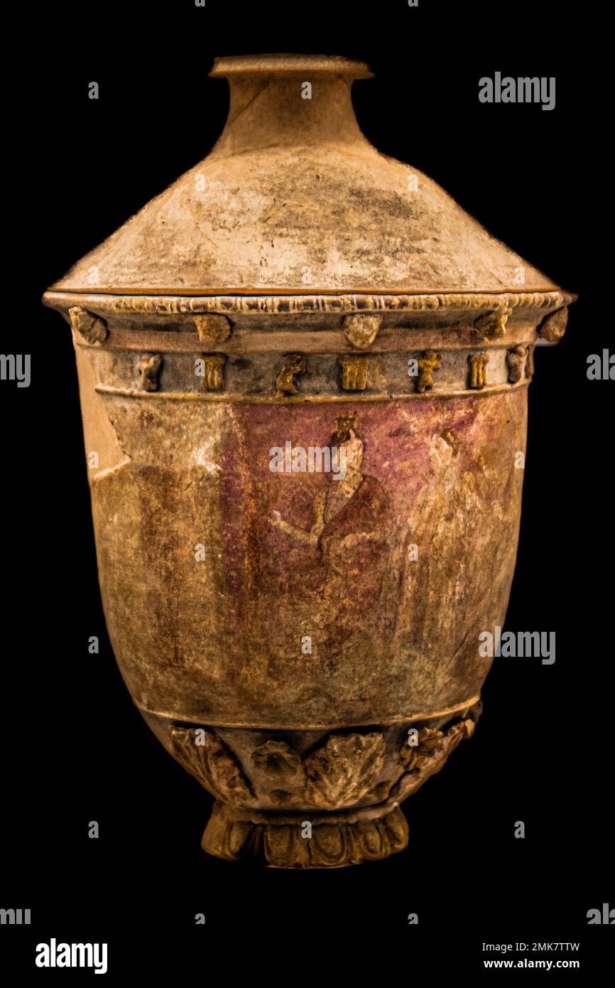 Prächtige und charakteristische Hellenistische Polychromterrakotta-Produktion aus Centuripe (Enna). 280220 A.D. Museo Archeologico Regionale Antonino Stockfoto