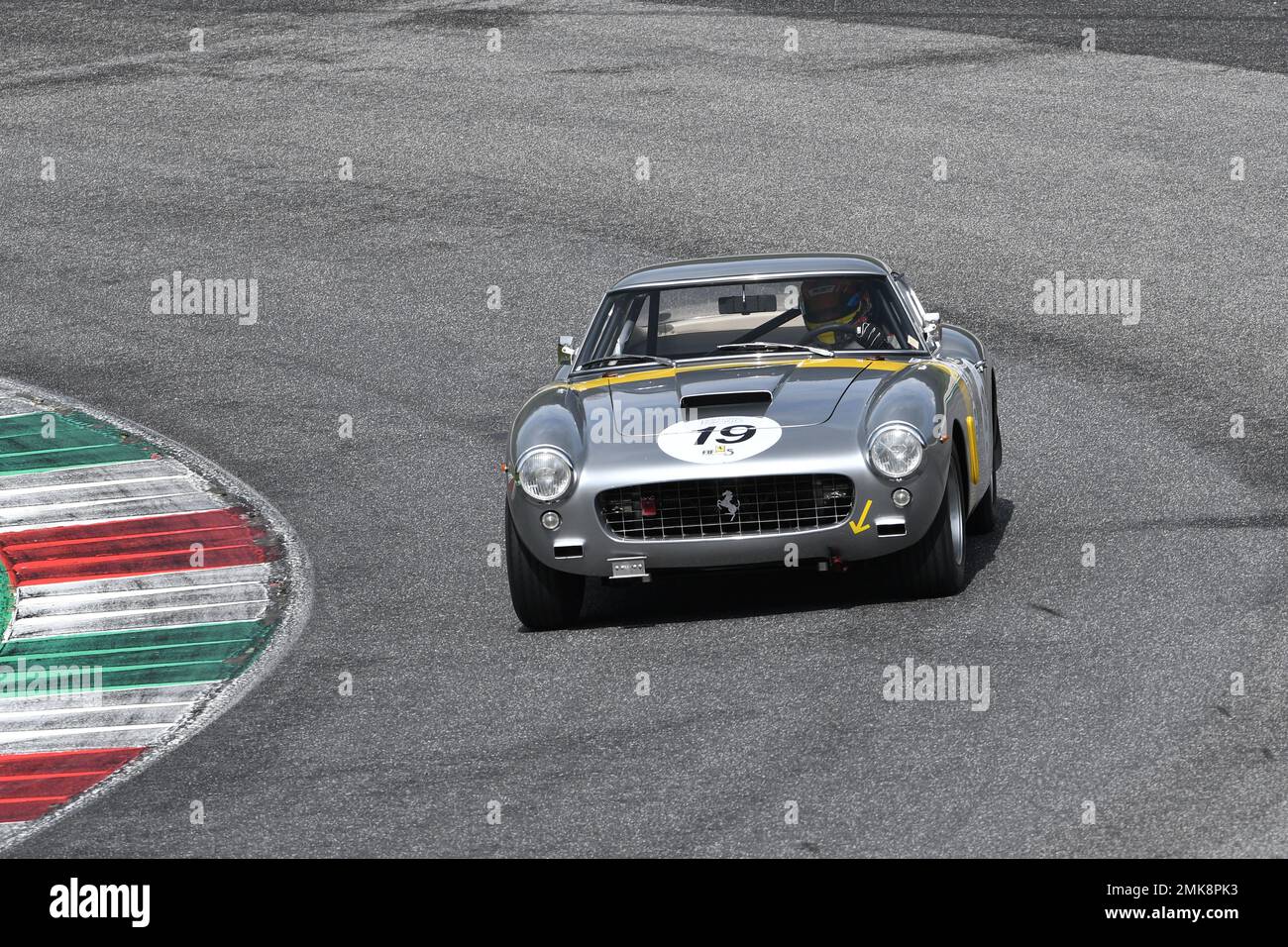 Scarperia, 3. April 2022: Ferrari 250GT SWB Jahr 1961 in Aktion während Mugello Classic 2022 auf der Mugello Circuit in Italien. Stockfoto