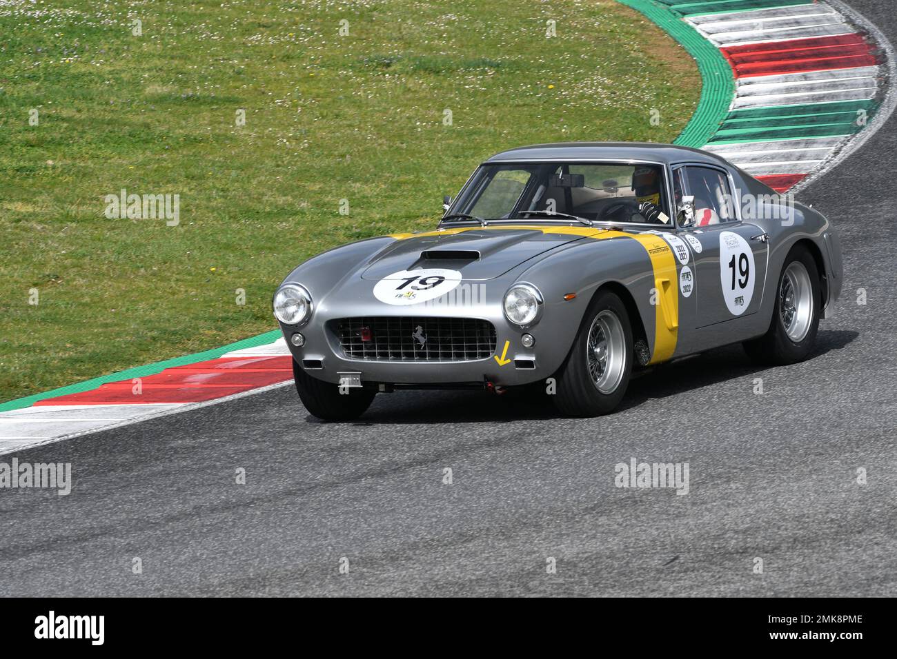 Scarperia, 3. April 2022: Ferrari 250GT SWB Jahr 1961 in Aktion während Mugello Classic 2022 auf der Mugello Circuit in Italien. Stockfoto