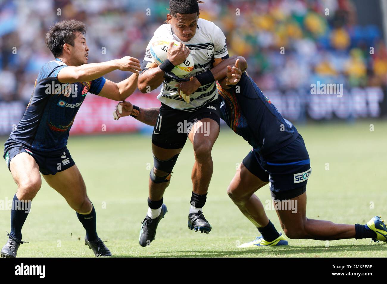 Sydney, Australien. 28. Januar 2023. Manueli Maisamoa aus Fidschi wird am 28. Januar 2023 beim Sydney Sevens Match zwischen Fidschi und Japan 2023 im Allianz Stadium in Sydney, Australien, angegriffen. Kredit: IOIO IMAGES/Alamy Live News Stockfoto