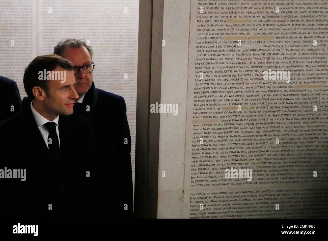 French President Emmanuel Macron, left, and French National Assembly house-speaker Richard Ferrand visit the Shoah memorial, Tuesday, Feb.19, 2019 in Paris. French residents and public officials from across the political spectrum geared up Tuesday for nationwide rallies against anti-Semitism following a series of anti-Semitic acts, including the swastikas painted on about 80 gravestones at a Jewish cemetery overnight. (AP Photo/Francois Mori, Pool) Stockfoto