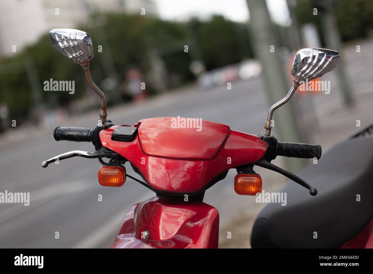 Rückspiegel von Motorrädern in Form von Skelettknochen Stockfoto