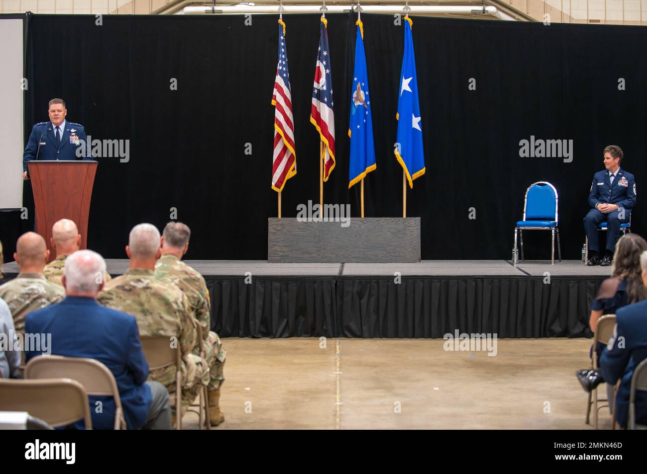 Für den Chief Master der US Air Force Sgt wird eine Ruhestandszeremonie abgehalten. Heidi Bunker, die elfte Ohio State Command Chief, am 10. September 2022, in Robert S. Beightler Armory in Columbus, Ohio. Ihr Ruhestand folgte einer Zeremonie zur Änderung der Autorität. Stockfoto