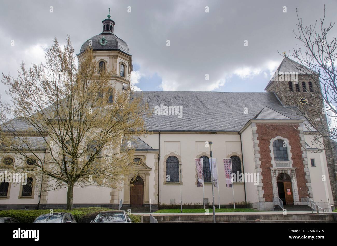 Würselen März 2021: Die Gemeindekirche St. Sebastian zu Würselen ist eine Kirche, die dem St. Sebastian-Kirche im Zentrum von Würselen Stockfoto