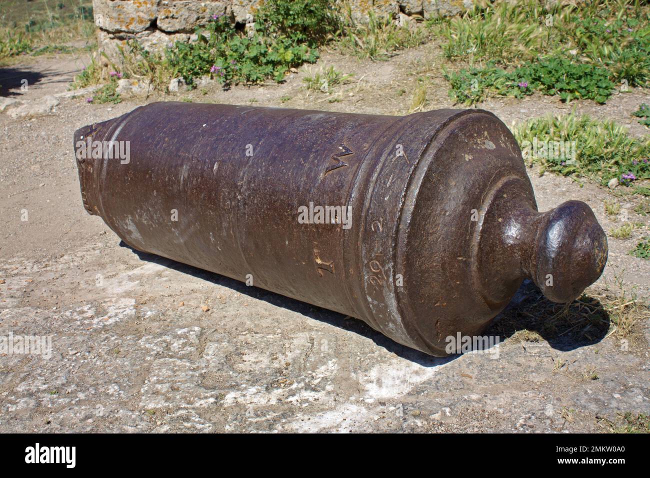 Antike Kanone befindet sich auf der Burg Akrokorinth, Griechenland Stockfoto