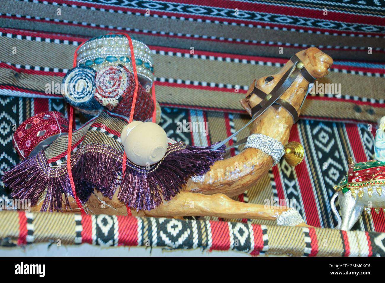 Kulturelle Folklore-Tanzshow im Mittleren Osten für Touristen Dubai, Vereinigte Arabische Emirate, Stockfoto