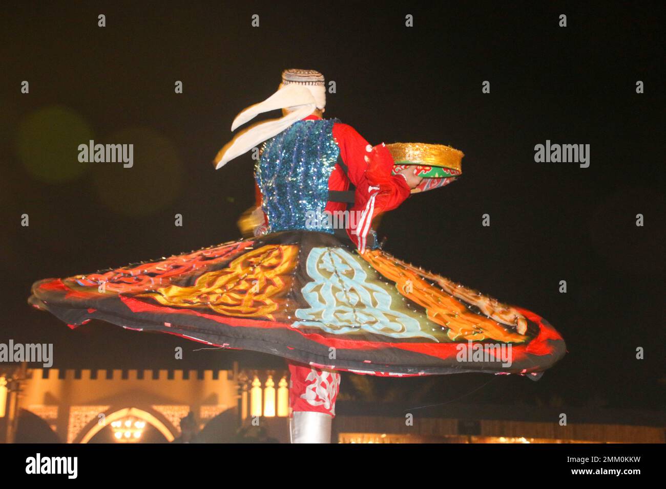 Kulturelle Folklore-Tanzshow im Mittleren Osten für Touristen Dubai, Vereinigte Arabische Emirate, Stockfoto